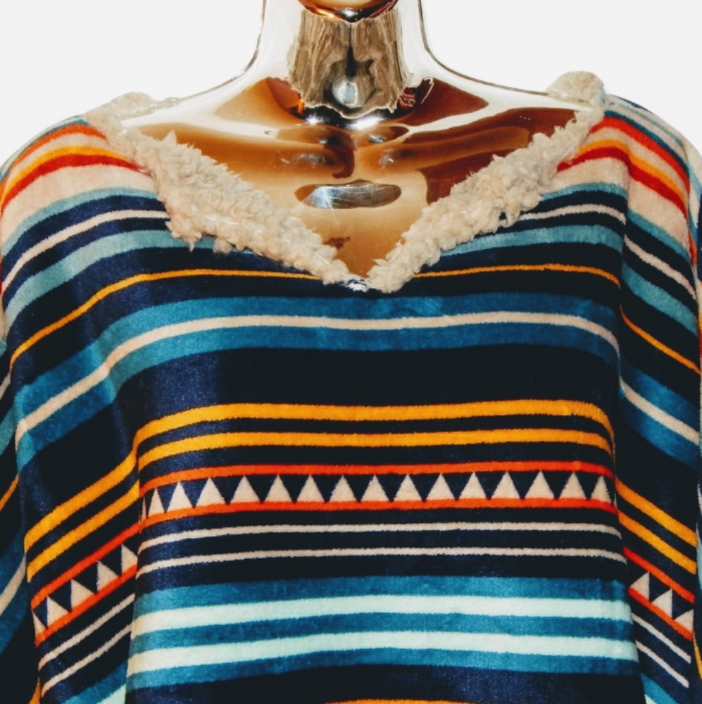 GROOVY GLAM Velvet Plush Sherpa Poncho - Picture 2 of 3